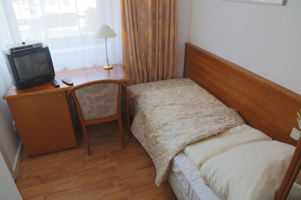 Willa Maksymilian Bed And Breakfast Bydgoszcz Bilik gambar
