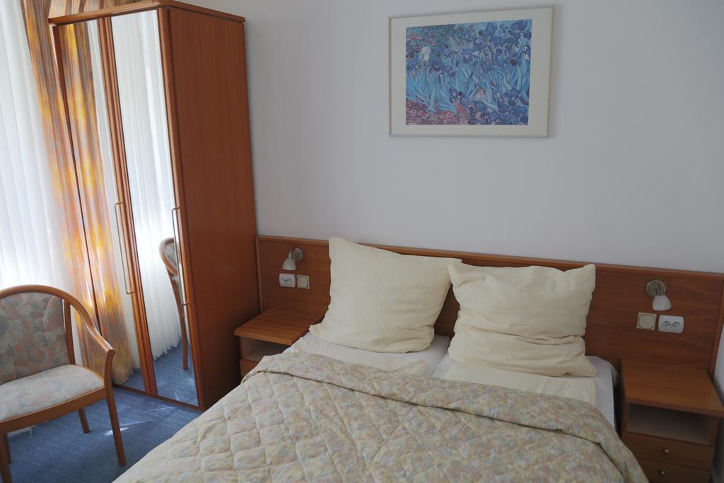 Willa Maksymilian Bed And Breakfast Bydgoszcz Bilik gambar